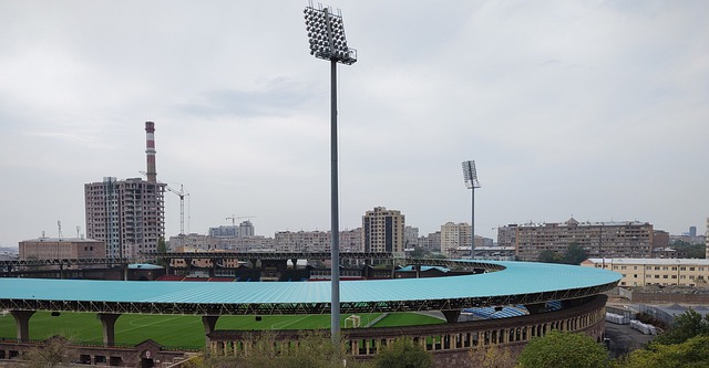 而海港则依 而海港则依