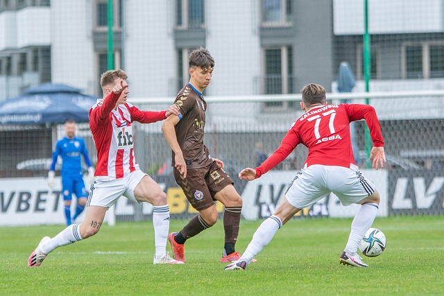 法国遭对手diss：就会蹲坑反击 伊布力挺博格巴：让他们喷去吧.